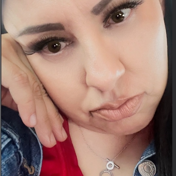 Meet your Posher, Lorie - Picture 1 of 1